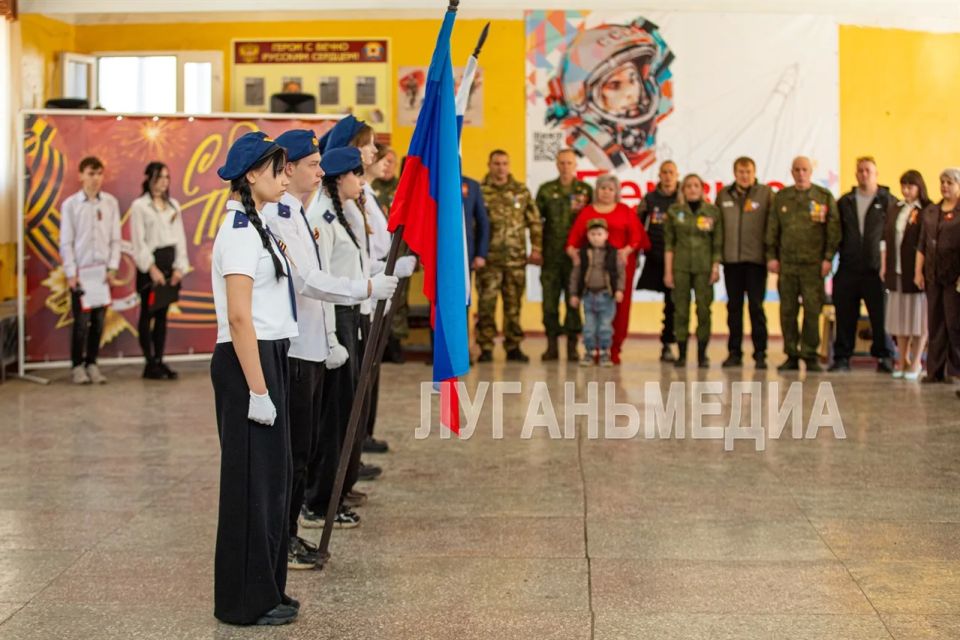 В Луганске прошли мероприятия, посвященные годовщине создания седьмого блокпоста народного ополчения, который находился на мосту через реку Лугань между Малой и Большой Вергункой В Луганске прошли мероприятия, посвященные годовщине создания седьмого блокпоста народного ополчения, который находился на мосту через реку Лугань между Малой и Большой Вергункой
