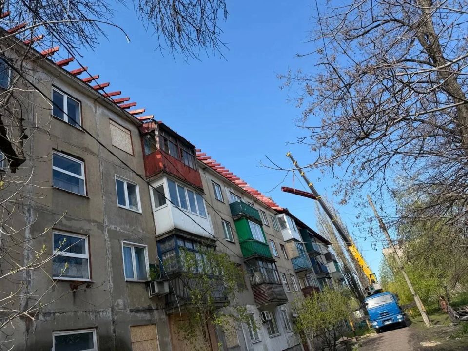 В городе Золотое калужские специалисты продолжают ремонт домов В городе Золотое калужские специалисты продолжают ремонт домов