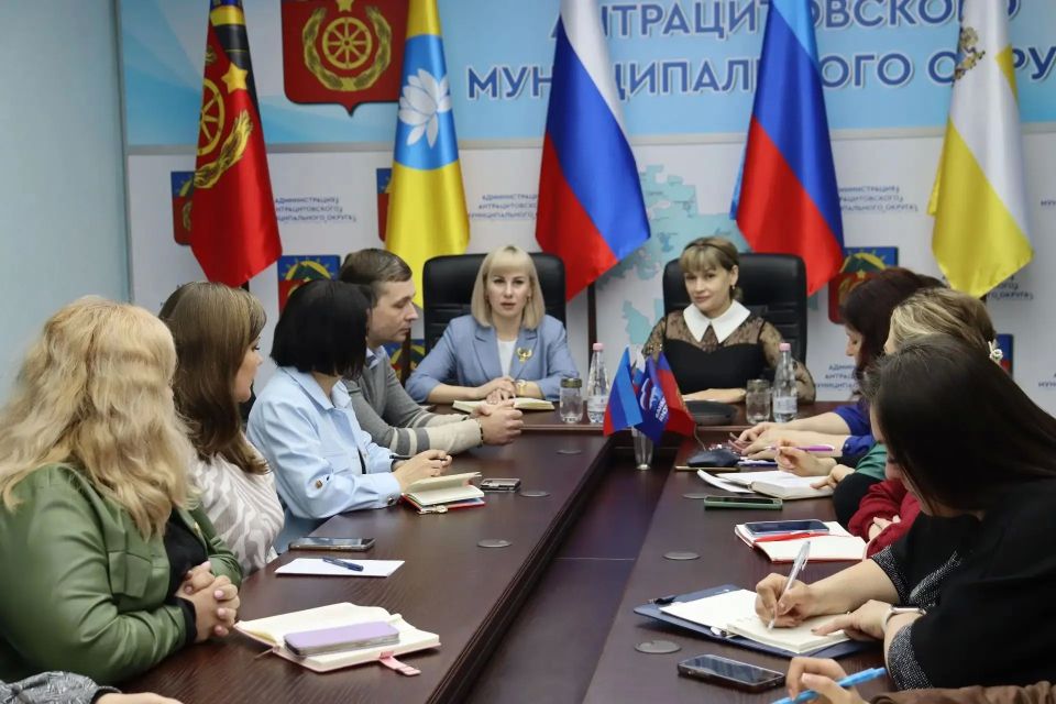 Уполномоченный по правам ребёнка в ЛНР Инна Швенк с рабочим визитом посетила Антрацит Уполномоченный по правам ребёнка в ЛНР Инна Швенк с рабочим визитом посетила Антрацит