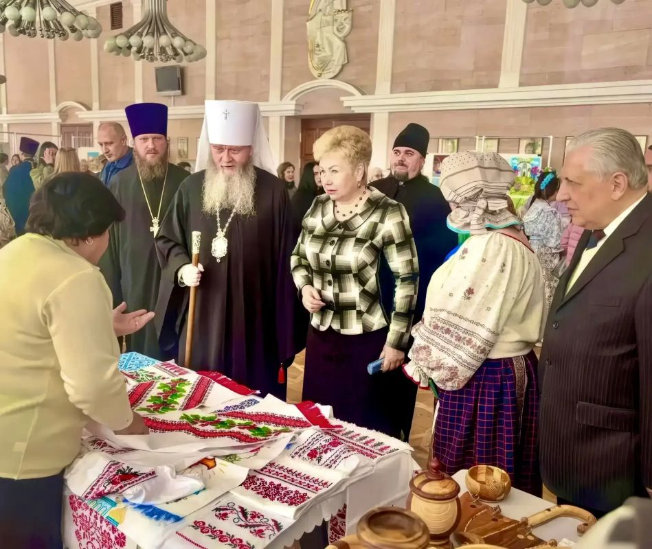 В Луганском академическом русском драматическом театре имени П. Луспекаева по благословению Высокопреосвященнейшего митрополита Луганского и Алчевского Пантелеймона прошел ежегодный пасхальный фестиваль Луганской епархии В Луганском академическом русском драматическом театре имени П. Луспекаева по благословению Высокопреосвященнейшего митрополита Луганского и Алчевского Пантелеймона прошел ежегодный пасхальный фестиваль Луганской епархии