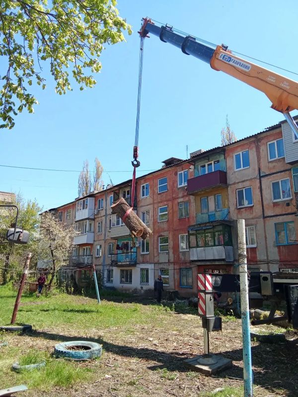 Коммунальные службы города работают: приводим Стаханов в порядок Коммунальные службы города работают: приводим Стаханов в порядок