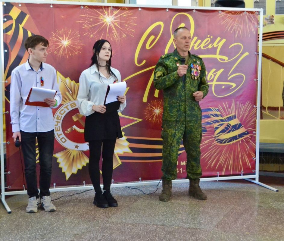 Сегодня в школе №6 города Луганска состоялась традиционная встреча, посвящённое основанию 7-го блокпоста и его героям Сегодня в школе №6 города Луганска состоялась традиционная встреча, посвящённое основанию 7-го блокпоста и его героям