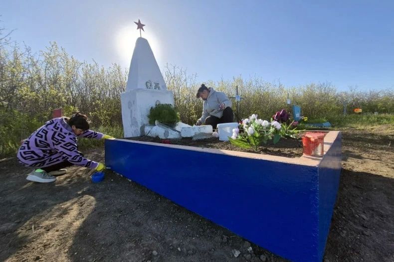 В селе Медвежанка привели в порядок памятники солдатам ВОВ В селе Медвежанка привели в порядок памятники солдатам ВОВ