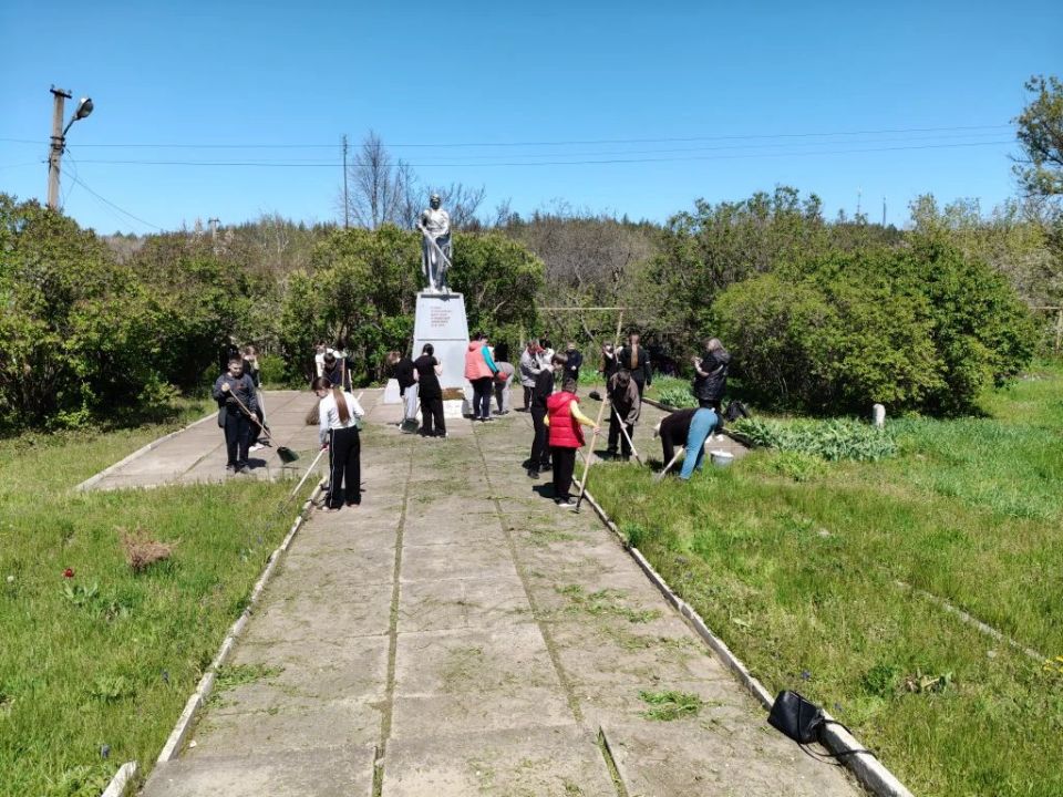 "Память в камне и сердце: Чугинка готовится к 81-й годовщине Победы" "Память в камне и сердце: Чугинка готовится к 81-й годовщине Победы"
