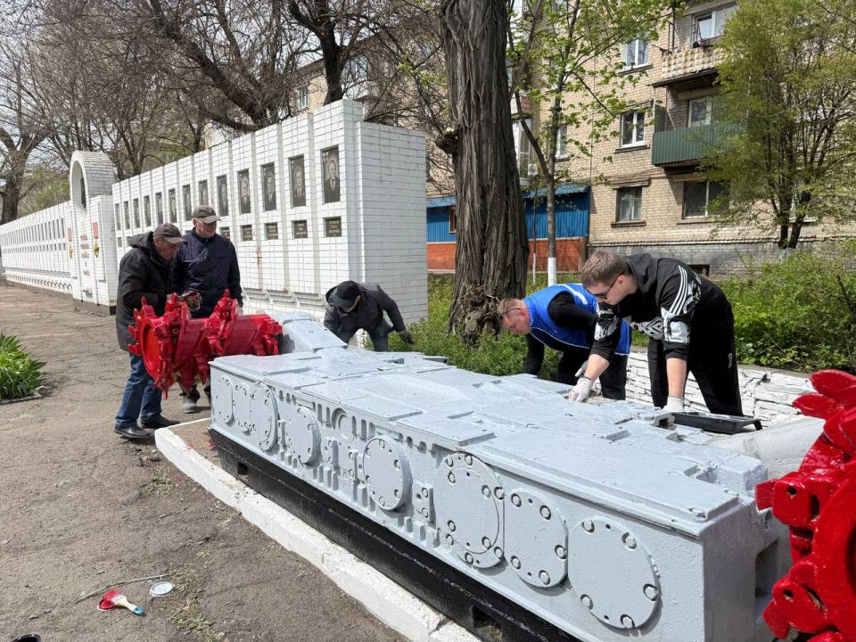 В преддверии двух великих праздников – 1 Мая и Дня Победы – привели в порядок Аллею Славы на улице Карла Маркса В преддверии двух великих праздников – 1 Мая и Дня Победы – привели в порядок Аллею Славы на улице Карла Маркса