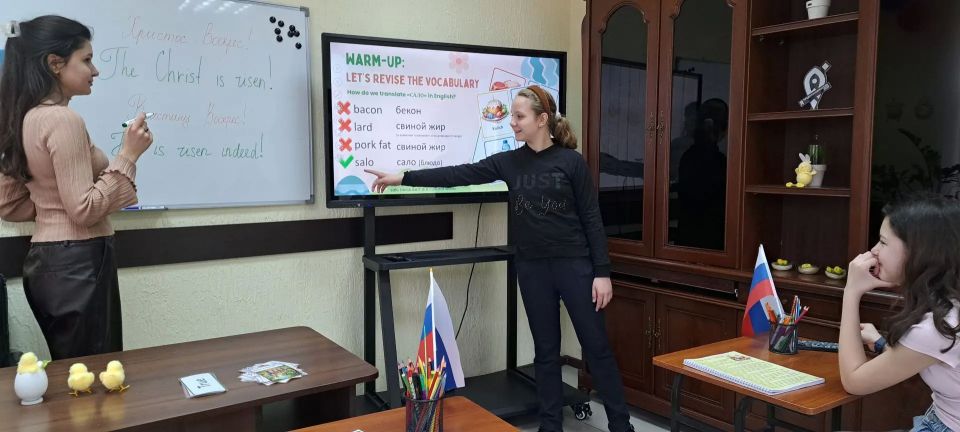 Чтобы знали и гордились: луганский предприниматель создала пособие по английскому языку с русским сердцем Чтобы знали и гордились: луганский предприниматель создала пособие по английскому языку с русским сердцем