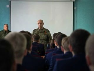 В Луганске сотрудники Следственного комитета России провели торжественные мероприятия, приуроченные ко Дню Победы В Луганске сотрудники Следственного комитета России провели торжественные мероприятия, приуроченные ко Дню Победы