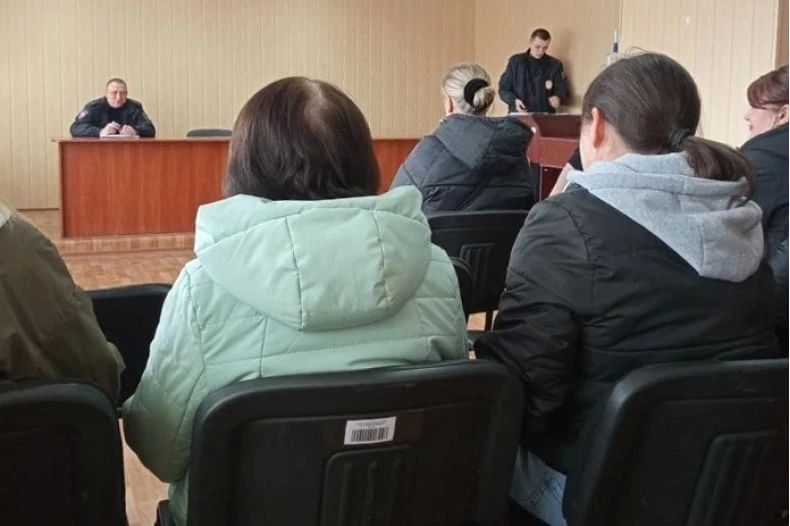 Встреча с участковым: Итоги первого квартала и защита от мошенников Встреча с участковым: Итоги первого квартала и защита от мошенников