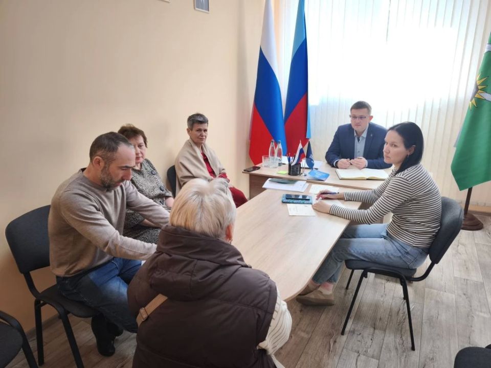 Вместе решаем проблемы: от диалога — к делу Вместе решаем проблемы: от диалога — к делу