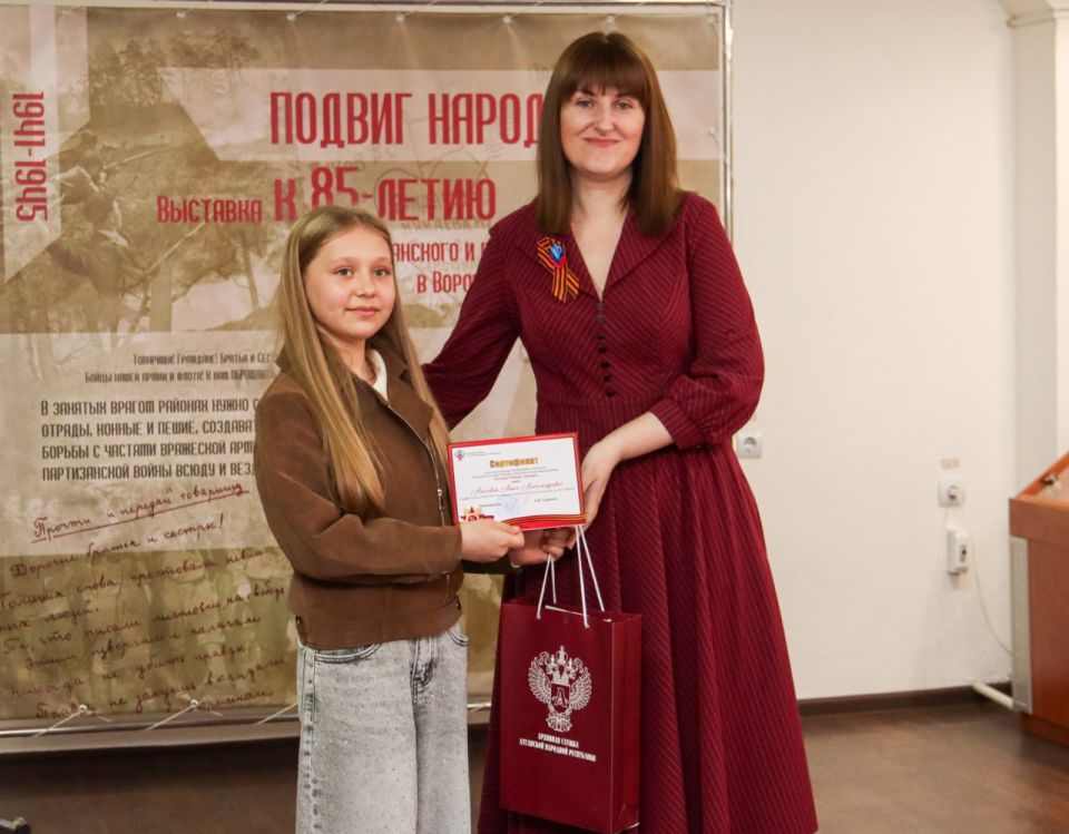 В Луганске наградили победителей конкурса медиаработ ко Дню Победы В Луганске наградили победителей конкурса медиаработ ко Дню Победы