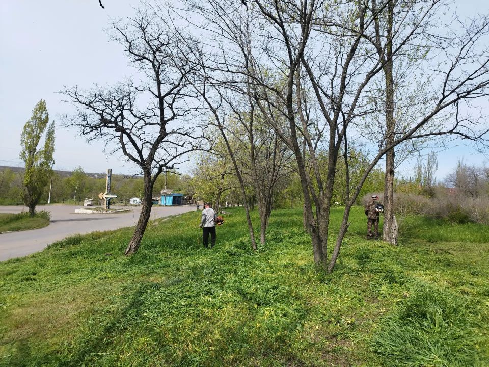 В преддверии Дня Победы в поселке Краснодон состоялись работы по благоустройству В преддверии Дня Победы в поселке Краснодон состоялись работы по благоустройству
