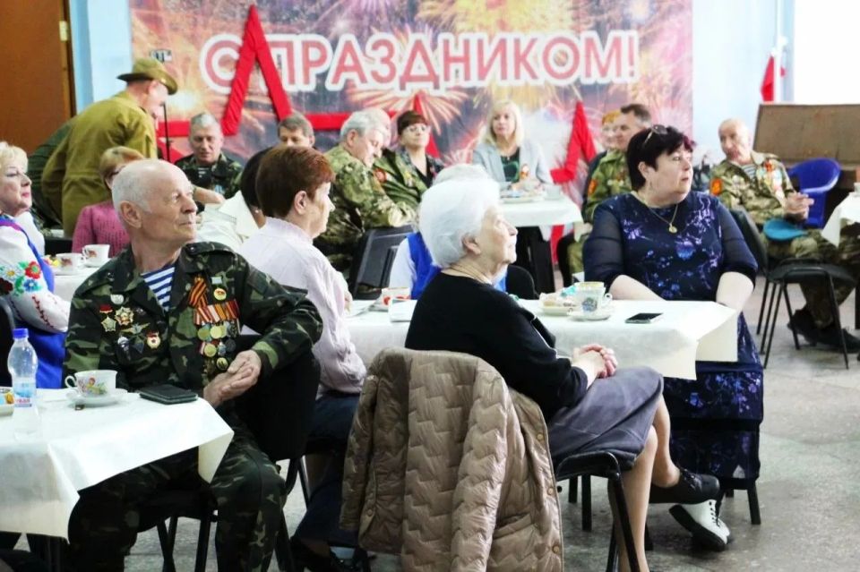 Помним. Гордимся!. 5 мая в культурно-досуговом центре города состоялась встреча поколений «Помним. Гордимся!», посвященная Дню Победы Помним. Гордимся!. 5 мая в культурно-досуговом центре города состоялась встреча поколений «Помним. Гордимся!», посвященная Дню Победы