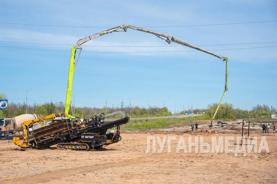 В Луганске продолжается строительство большого коттеджного поселка В Луганске продолжается строительство большого коттеджного поселка
