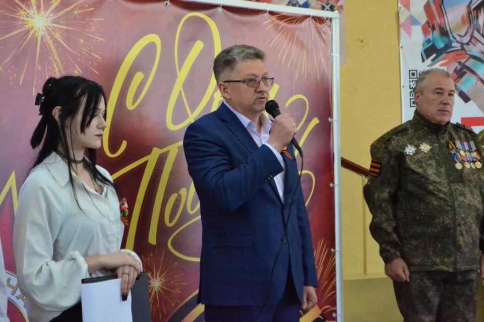 В Луганске прошла встреча, посвященная основанию 7-го блокпоста В Луганске прошла встреча, посвященная основанию 7-го блокпоста