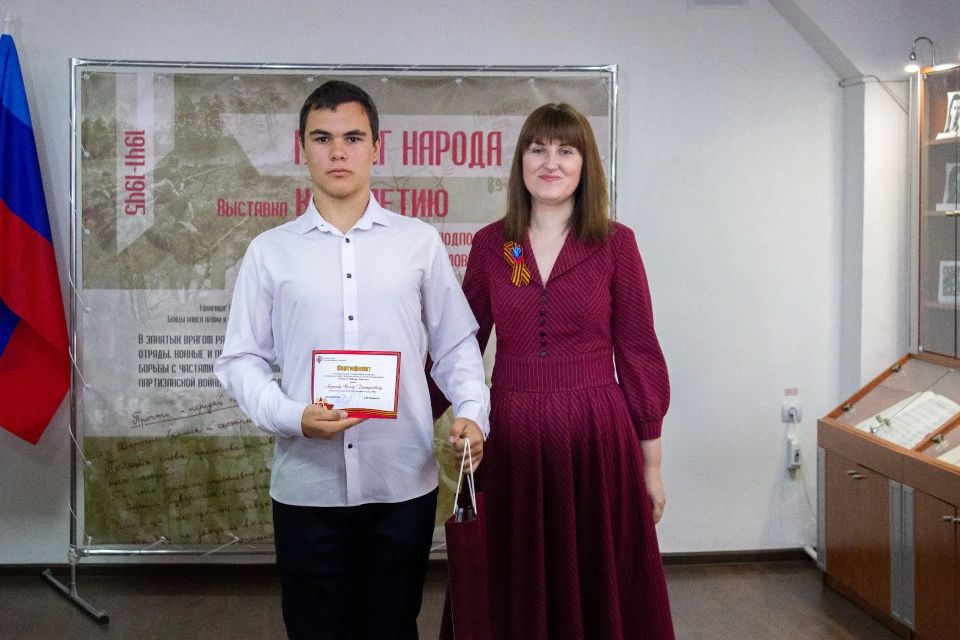 На церемонии награждения победителей и участников конкурса «История Победы На церемонии награждения победителей и участников конкурса «История Победы