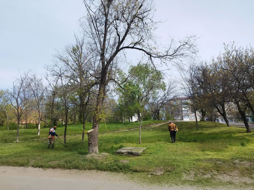 В преддверии Дня Победы в поселке Краснодон состоялись работы по благоустройству В преддверии Дня Победы в поселке Краснодон состоялись работы по благоустройству