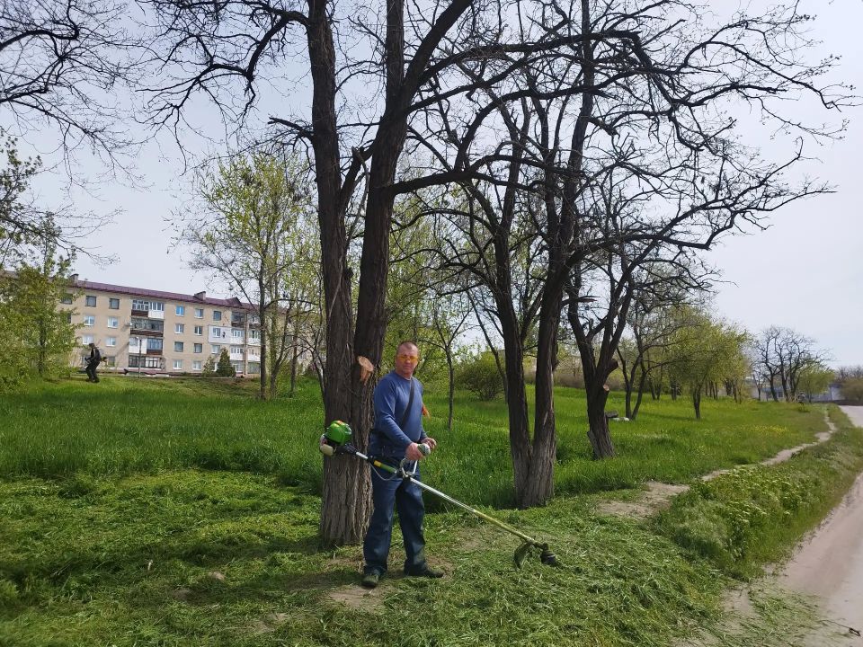 В преддверии Дня Победы в поселке Краснодон состоялись работы по благоустройству В преддверии Дня Победы в поселке Краснодон состоялись работы по благоустройству