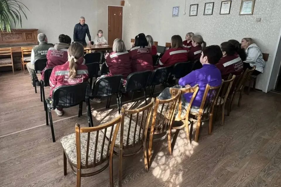 Спасибо за пульс жизни: красноярские коллеги поздравили наших сотрудников скорой с профессиональным праздником Спасибо за пульс жизни: красноярские коллеги поздравили наших сотрудников скорой с профессиональным праздником