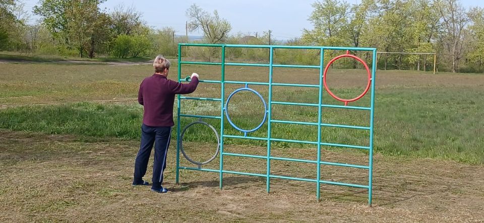 В поселке Изварино провели субботник В поселке Изварино провели субботник