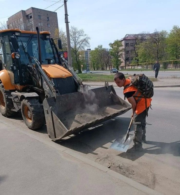 Коммунальными службами проведены работы на территории города Коммунальными службами проведены работы на территории города