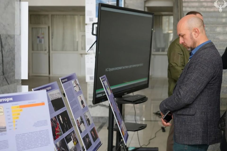 В Далевском университете открылась выставка о борьбе за суверенитет России В Далевском университете открылась выставка о борьбе за суверенитет России