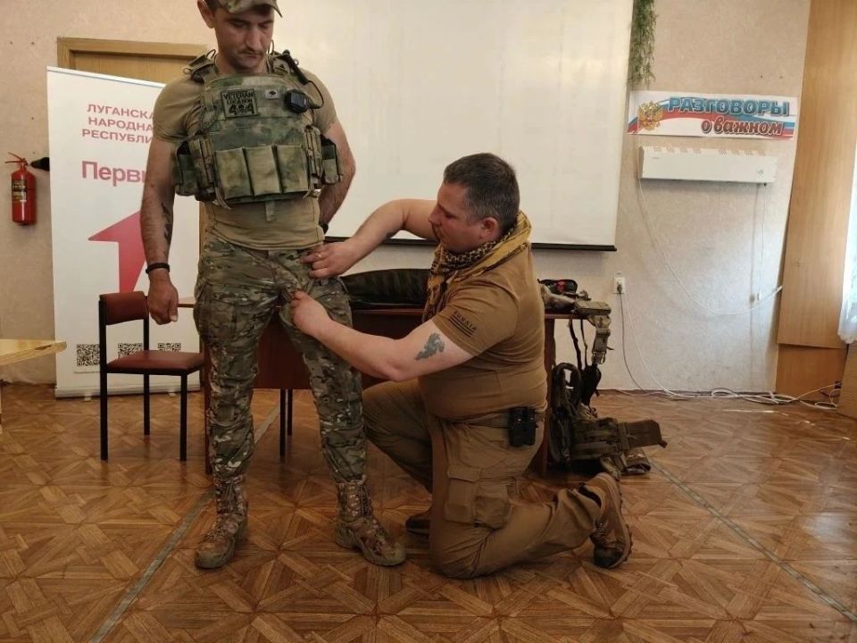 В рамках проекта "Патриотизм не лозунг и не фраза, а ежедневные полезные дела", реализуемого АНО РЦД " Мы вместе, мы рядом" при поддержке Фонда президентских грантов, направленного на военно-патриотическое воспитание... В рамках проекта "Патриотизм не лозунг и не фраза, а ежедневные полезные дела", реализуемого АНО РЦД " Мы вместе, мы рядом" при поддержке Фонда президентских грантов, направленного на военно-патриотическое воспитание...
