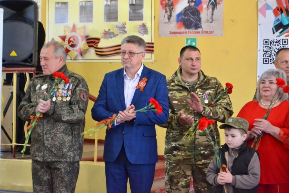 В Луганске прошла встреча, посвященная основанию 7-го блокпоста В Луганске прошла встреча, посвященная основанию 7-го блокпоста
