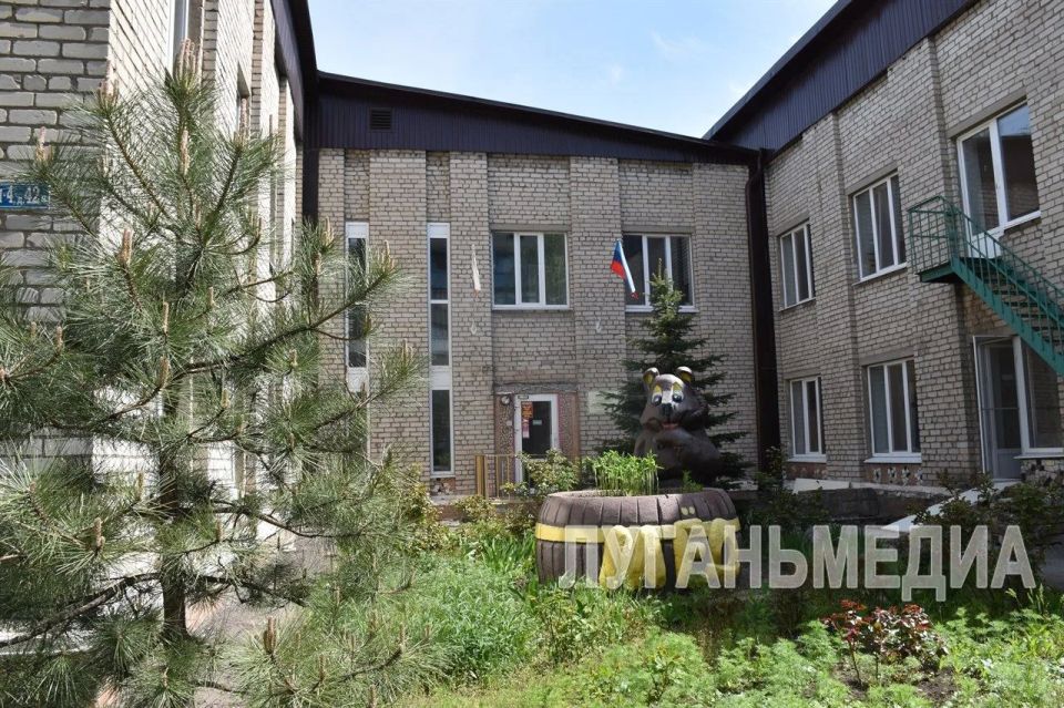 В Брянке в рамках нацпроекта «Семья» восстанавливают ясли-сад «Золотой улей» В Брянке в рамках нацпроекта «Семья» восстанавливают ясли-сад «Золотой улей»