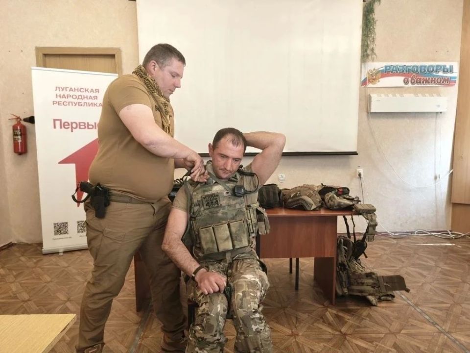 В рамках проекта "Патриотизм не лозунг и не фраза, а ежедневные полезные дела", реализуемого АНО РЦД " Мы вместе, мы рядом" при поддержке Фонда президентских грантов, направленного на военно-патриотическое воспитание... В рамках проекта "Патриотизм не лозунг и не фраза, а ежедневные полезные дела", реализуемого АНО РЦД " Мы вместе, мы рядом" при поддержке Фонда президентских грантов, направленного на военно-патриотическое воспитание...
