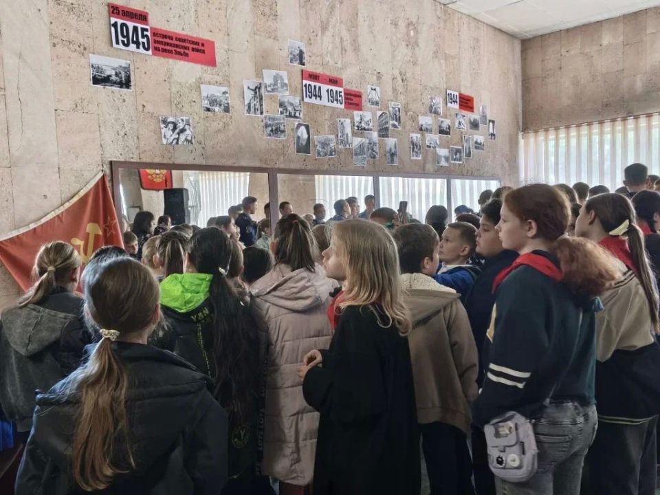В Луганском академическом театре кукол стартовал цикл мероприятий «Пока мы помним – подвиг героев жив!» В Луганском академическом театре кукол стартовал цикл мероприятий «Пока мы помним – подвиг героев жив!»