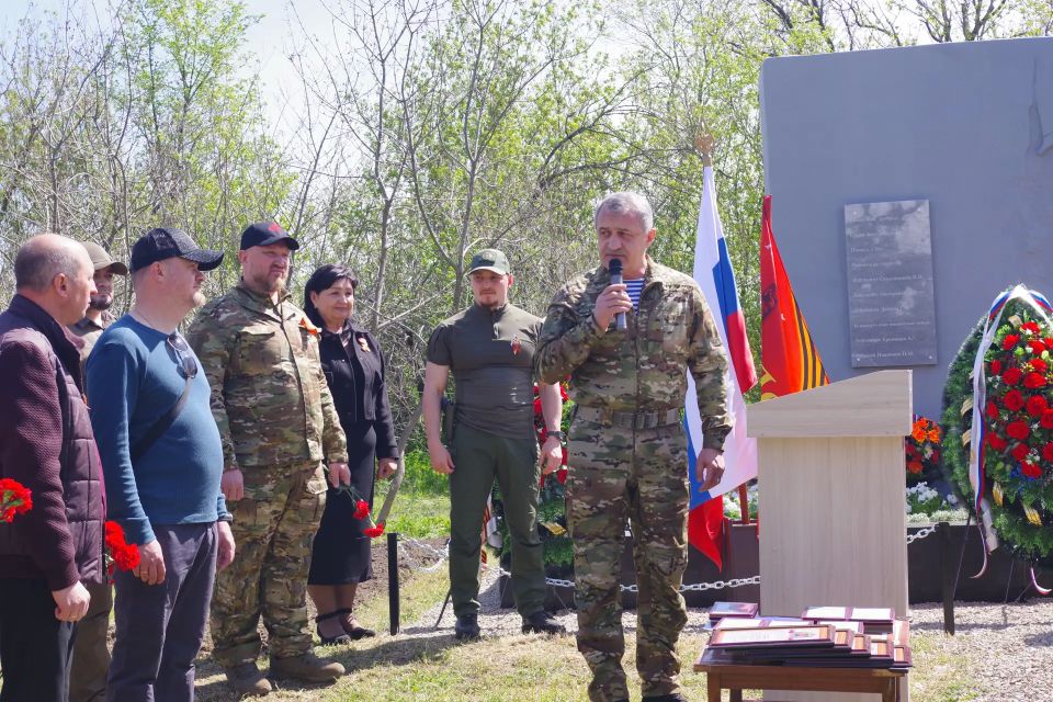В преддверии Дня Победы в селе Хорошее состоялось важное и трогательное событие — после косметического ремонта был торжественно открыт памятник, Братская могила Советским воинам, погибшим в годы Великой Отечественной войны В преддверии Дня Победы в селе Хорошее состоялось важное и трогательное событие — после косметического ремонта был торжественно открыт памятник, Братская могила Советским воинам, погибшим в годы Великой Отечественной войны