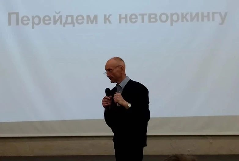 «У нас есть три фронта: военный, экономический и информационный» «У нас есть три фронта: военный, экономический и информационный»