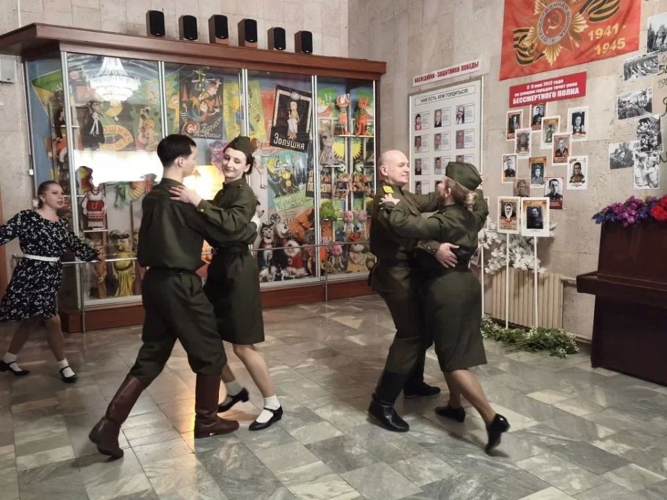 В Луганском академическом театре кукол стартовал цикл мероприятий «Пока мы помним – подвиг героев жив!» В Луганском академическом театре кукол стартовал цикл мероприятий «Пока мы помним – подвиг героев жив!»