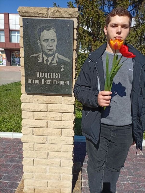 ПОМНИМ, ГОРДИМСЯ, ЧТИМ… 1941-1945 ПОМНИМ, ГОРДИМСЯ, ЧТИМ… 1941-1945