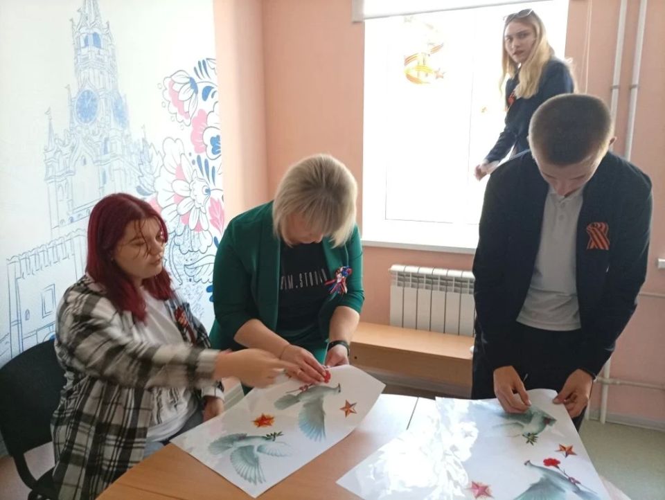 Студенты Беловодского отделения колледжа присоединились к Всероссийской акции "Окна Победы" Студенты Беловодского отделения колледжа присоединились к Всероссийской акции "Окна Победы"