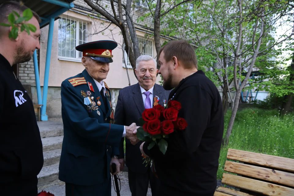 Ко Дню Победы по всей стране стартовала акция «Подарок ветерану» Ко Дню Победы по всей стране стартовала акция «Подарок ветерану»