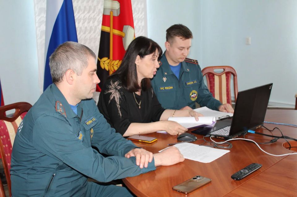 В Краснодоне состоялось совещание по вопросам пожароопасного периода на объектах АПК В Краснодоне состоялось совещание по вопросам пожароопасного периода на объектах АПК