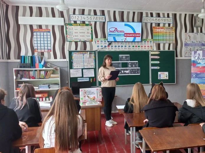 В Перевальском округе прошли мероприятия «Просто о выборах» для школьников В Перевальском округе прошли мероприятия «Просто о выборах» для школьников