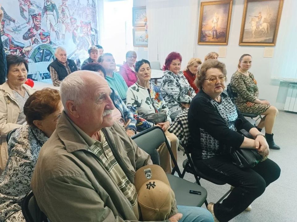 «Навек в нашу память вошли эти дни» — тематическое мероприятие ко Дню Победы прошло в Станично-Луганском краеведческом музее совместно с членами Совета ветеранов «Навек в нашу память вошли эти дни» — тематическое мероприятие ко Дню Победы прошло в Станично-Луганском краеведческом музее совместно с членами Совета ветеранов