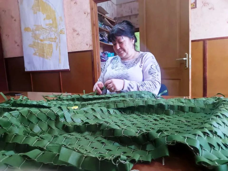 В пгт Щетово прошёл мастеркласс по плетению маскировочного костюма «Леший» В пгт Щетово прошёл мастеркласс по плетению маскировочного костюма «Леший»