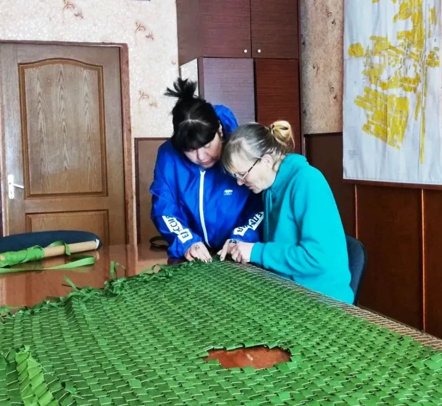 В пгт Щетово прошёл мастеркласс по плетению маскировочного костюма «Леший» В пгт Щетово прошёл мастеркласс по плетению маскировочного костюма «Леший»