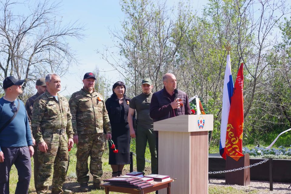 В преддверии Дня Победы в селе Хорошее состоялось важное и трогательное событие — после косметического ремонта был торжественно открыт памятник, Братская могила Советским воинам, погибшим в годы Великой Отечественной войны В преддверии Дня Победы в селе Хорошее состоялось важное и трогательное событие — после косметического ремонта был торжественно открыт памятник, Братская могила Советским воинам, погибшим в годы Великой Отечественной войны