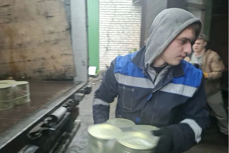 Красноярский край направил гумпомощь жителям Свердловского округа Красноярский край направил гумпомощь жителям Свердловского округа