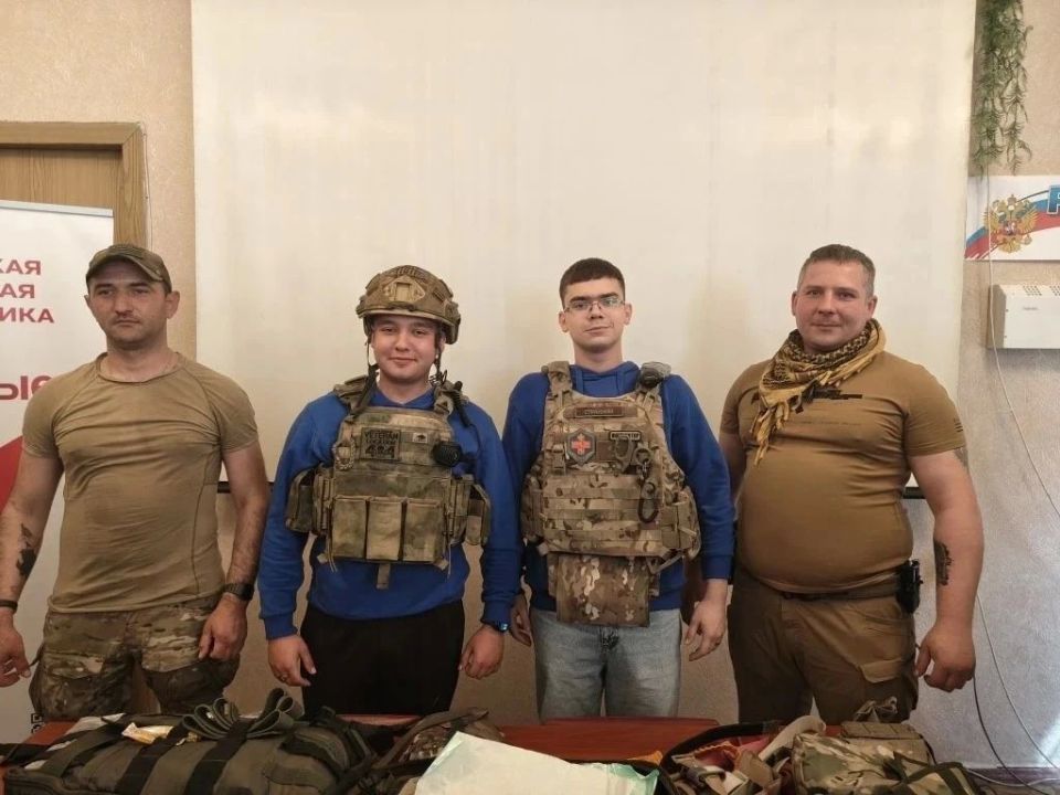 В рамках проекта "Патриотизм не лозунг и не фраза, а ежедневные полезные дела", реализуемого АНО РЦД " Мы вместе, мы рядом" при поддержке Фонда президентских грантов, направленного на военно-патриотическое воспитание... В рамках проекта "Патриотизм не лозунг и не фраза, а ежедневные полезные дела", реализуемого АНО РЦД " Мы вместе, мы рядом" при поддержке Фонда президентских грантов, направленного на военно-патриотическое воспитание...