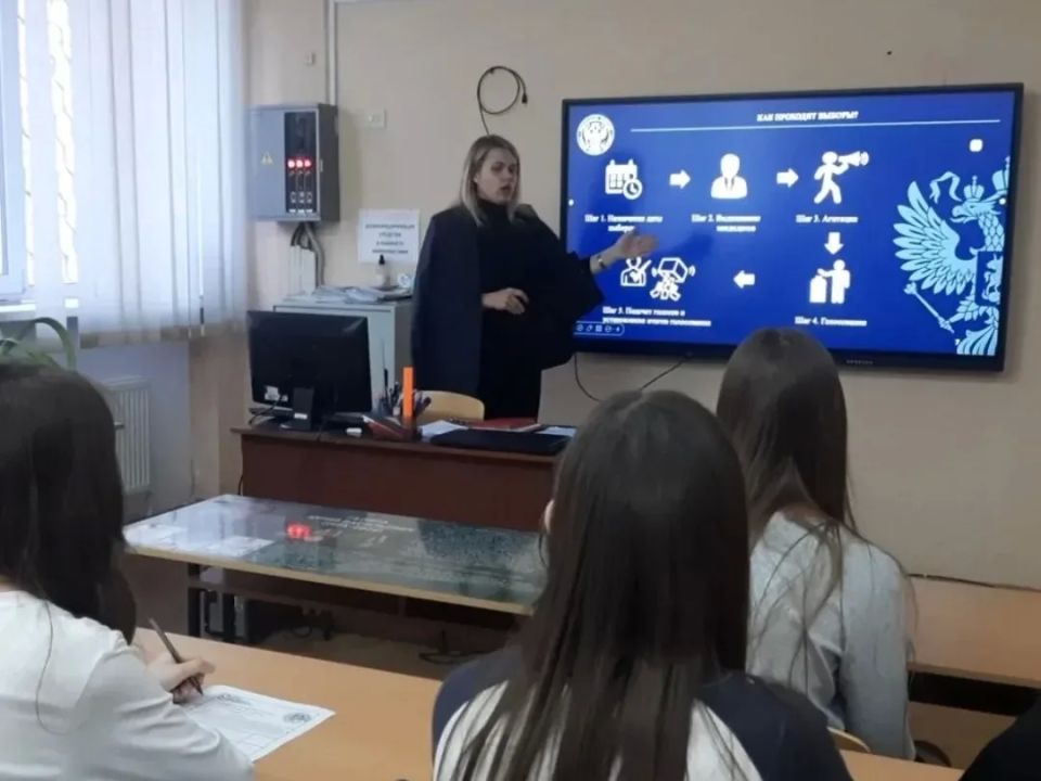 В Алчевске прошли лекции «Просто о выборах» для молодых и будущих избирателей В Алчевске прошли лекции «Просто о выборах» для молодых и будущих избирателей