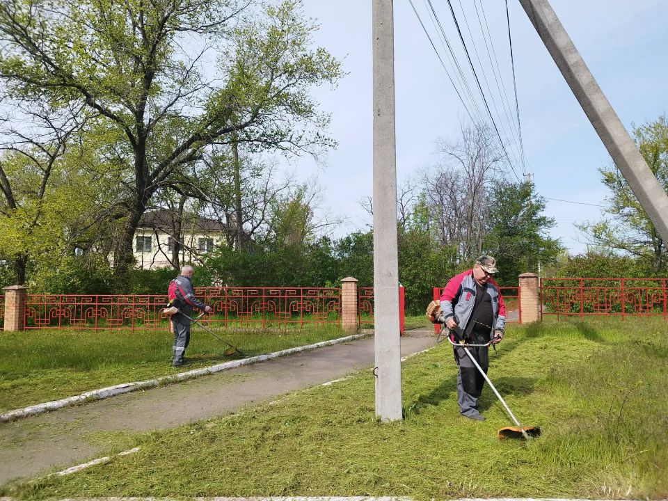 В преддверии Дня Победы в поселке Краснодон состоялись работы по благоустройству В преддверии Дня Победы в поселке Краснодон состоялись работы по благоустройству