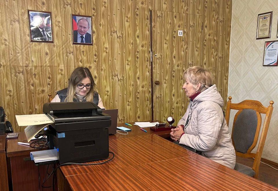Сегодня в отделе жизнеобеспечения г. Вахрушево состоялся очередной выездной прием ГБУ МФЦ ЛНР Сегодня в отделе жизнеобеспечения г. Вахрушево состоялся очередной выездной прием ГБУ МФЦ ЛНР