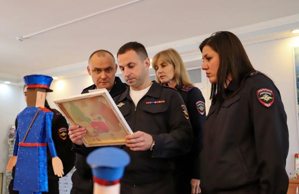 В МВД по ЛНР специальная комиссия отобрала лучшие работы на региональном этапе конкурса «Полицейский Дядя Стёпа» В МВД по ЛНР специальная комиссия отобрала лучшие работы на региональном этапе конкурса «Полицейский Дядя Стёпа»