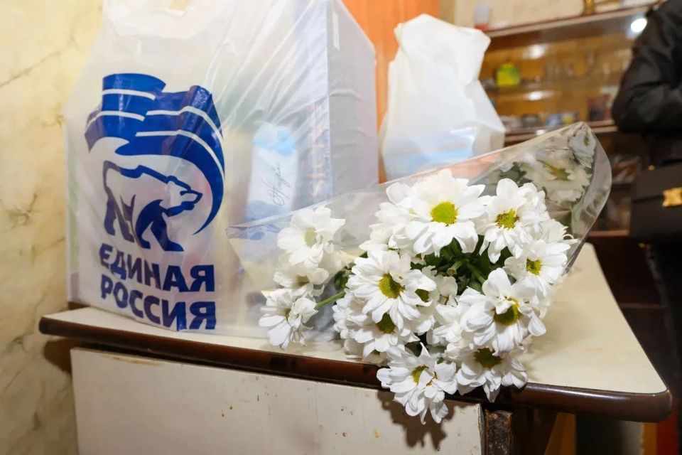 Виктор Водолацкий: В преддверии восемьдесят первой годовщины Великой Победы принял участие в акции «Подарок ветерану», старт которой по всей стране дала партия «Единая Россия» Виктор Водолацкий: В преддверии восемьдесят первой годовщины Великой Победы принял участие в акции «Подарок ветерану», старт которой по всей стране дала партия «Единая Россия»