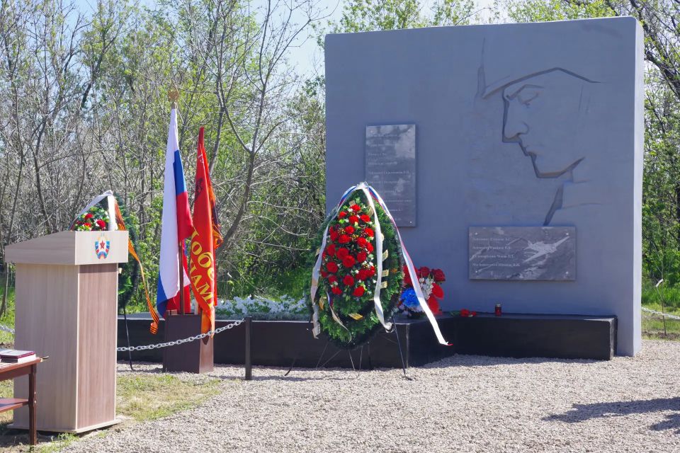 В преддверии Дня Победы в селе Хорошее состоялось важное и трогательное событие — после косметического ремонта был торжественно открыт памятник, Братская могила Советским воинам, погибшим в годы Великой Отечественной войны В преддверии Дня Победы в селе Хорошее состоялось важное и трогательное событие — после косметического ремонта был торжественно открыт памятник, Братская могила Советским воинам, погибшим в годы Великой Отечественной войны